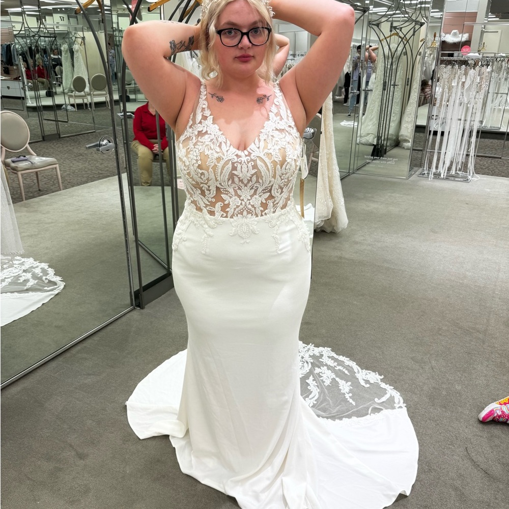 Chic White Lace Bridal Gown